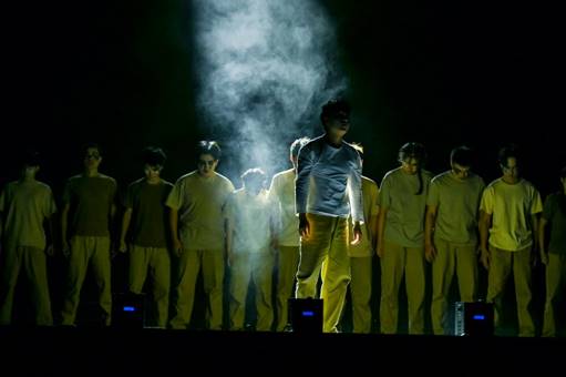 /Users/sabrina/Desktop/三亿体育_三亿(中国)一站式服务官方网站举办2023年迎新晚会/图9.《是非黑白》/图3.jpg图3