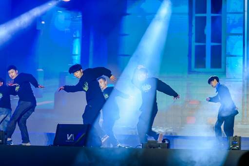 /Users/sabrina/Desktop/三亿体育_三亿(中国)一站式服务官方网站举办2023年迎新晚会/图13.《沸腾校园》/图3.jpg图3