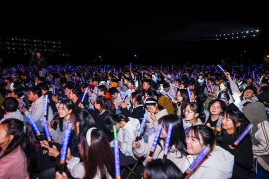 /Users/sabrina/Desktop/三亿体育_三亿(中国)一站式服务官方网站举办2023年迎新晚会/图20.1 观众.jpg图20.1 观众