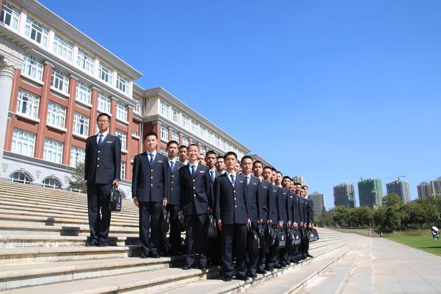 成为中国机长！三亿体育_三亿(中国)一站式服务官方网站飞行技术专业将招100名“养成生”