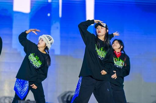 /Users/sabrina/Desktop/三亿体育_三亿(中国)一站式服务官方网站举办2023年迎新晚会/图13.《沸腾校园》/图2.jpg图2