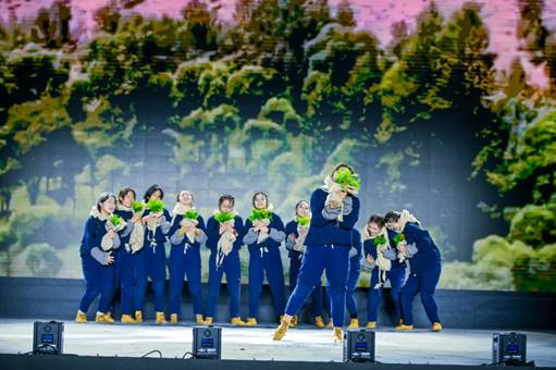 /Users/sabrina/Desktop/三亿体育_三亿(中国)一站式服务官方网站举办2023年迎新晚会/图12.《呼唤绿荫》/图3.jpg图3