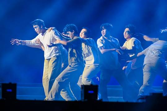 /Users/sabrina/Desktop/三亿体育_三亿(中国)一站式服务官方网站举办2023年迎新晚会/图9.《是非黑白》/图2.jpg图2