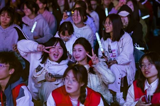 /Users/sabrina/Desktop/三亿体育_三亿(中国)一站式服务官方网站举办2023年迎新晚会/图20.2观众.png图20.2观众