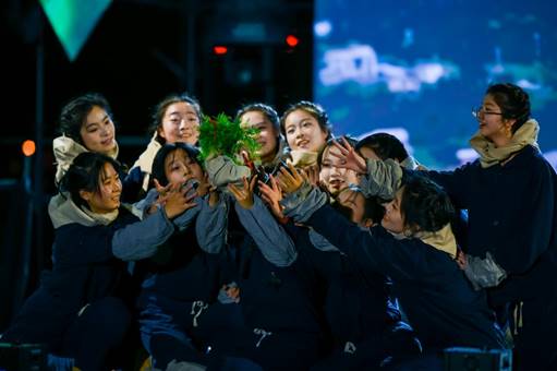 /Users/sabrina/Desktop/三亿体育_三亿(中国)一站式服务官方网站举办2023年迎新晚会/图12.《呼唤绿荫》/图4.jpg图4