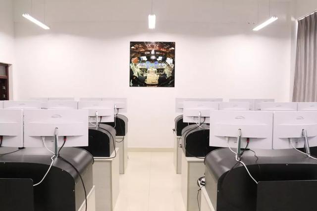 成为中国机长！三亿体育_三亿(中国)一站式服务官方网站飞行技术专业将招100名“养成生”