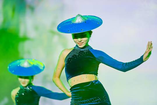 /Users/sabrina/Desktop/三亿体育_三亿(中国)一站式服务官方网站举办2023年迎新晚会/图8.《哀牢山下》/图1.jpg图1