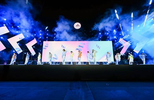 /Users/sabrina/Desktop/三亿体育_三亿(中国)一站式服务官方网站举办2023年迎新晚会/图6.开场舞《点亮未来》/图4.jpg图4