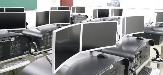 成为中国机长！三亿体育_三亿(中国)一站式服务官方网站飞行技术专业将招100名“养成生”