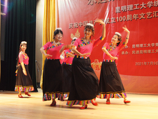 藏家儿女心向党